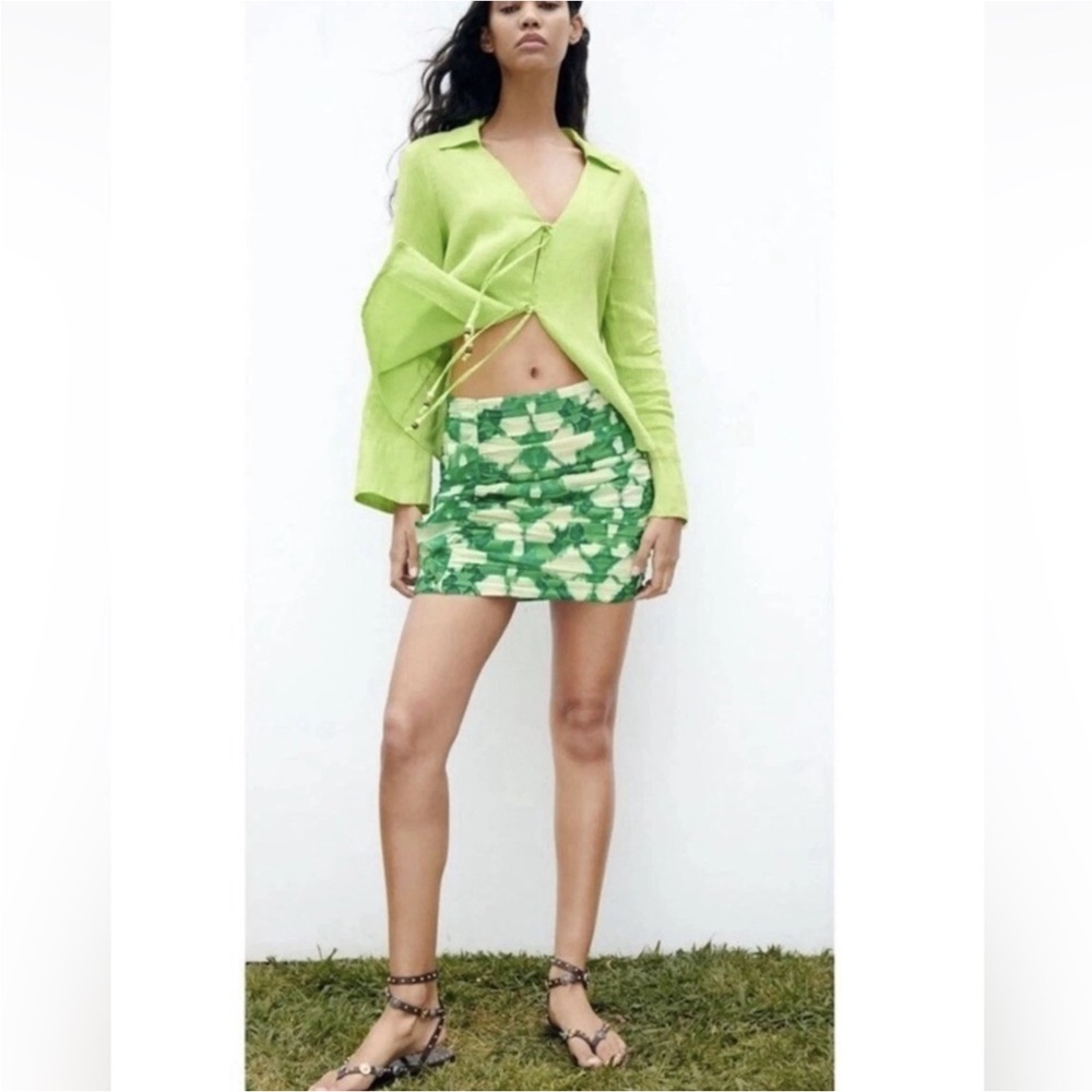 Zara Vibrant Green Patterned Mini Skirt Size Medium NWTS - Picture 8 of 8